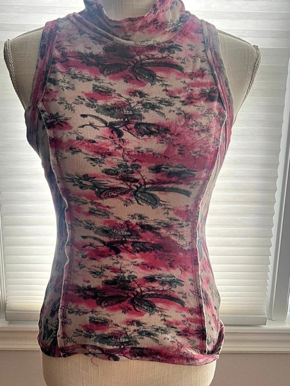 PILCRO Printed Turtleneck Tank Top in Pink & Black